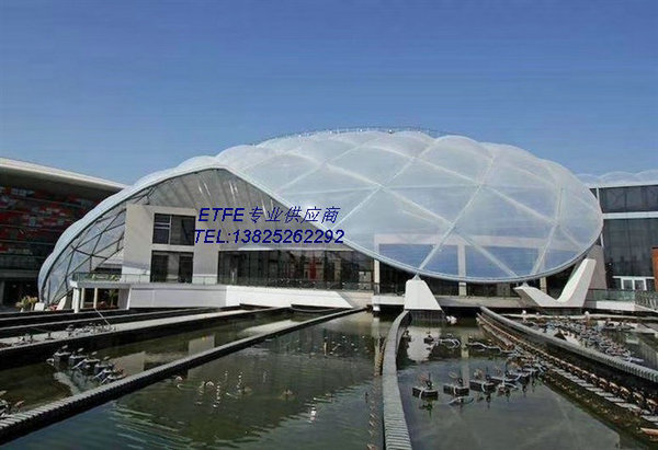體育看臺(tái)的膜結(jié)構(gòu)罩棚設(shè)計(jì)在膜結(jié)構(gòu)施工前后應(yīng)注意哪些方面？